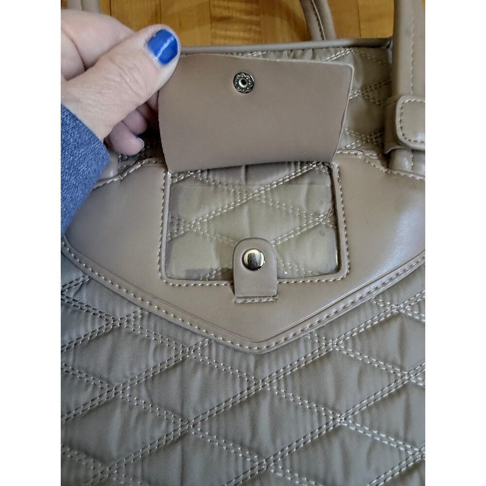 Knomo London Quilted Vertical 2 wheel Carryon Taupe w/red interior EUC - Picture 4 of 16